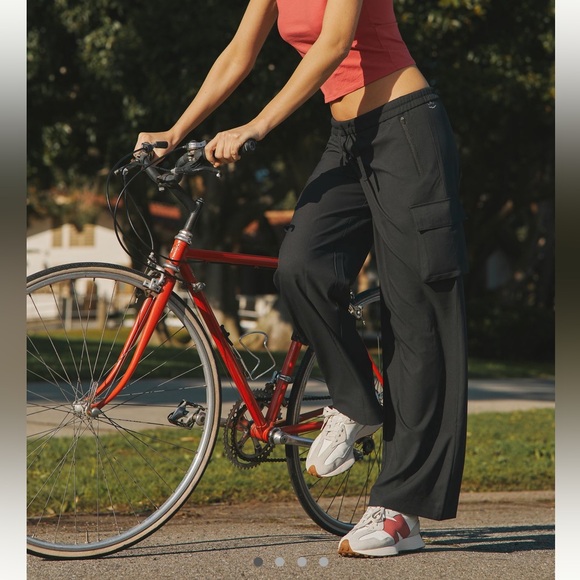 Beyond Yoga City Chic Cargo Pants - Picture 3 of 5